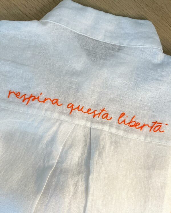 Camicia in lino ‘ respira questa libertà ‘ tg M